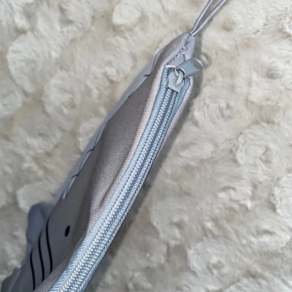 Shark Cooler Bag Wristlet - Picture 4 of 6